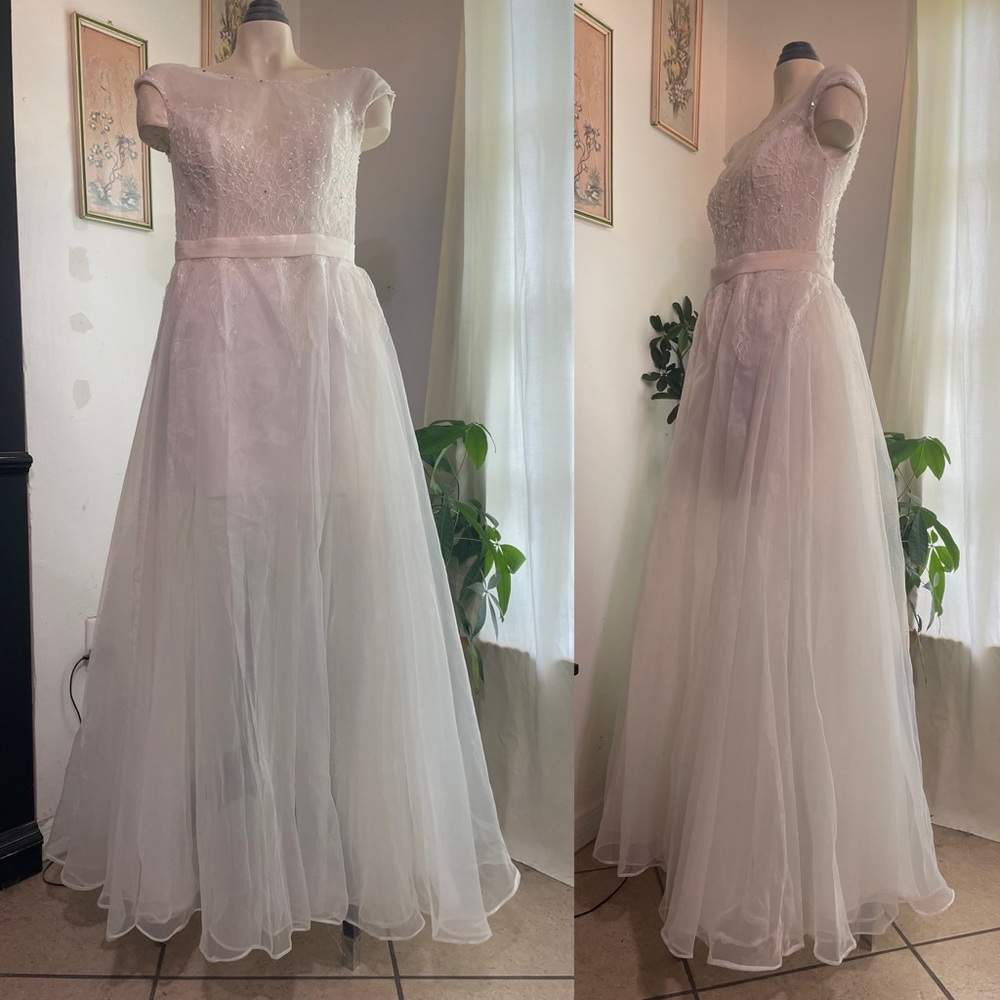 Vintage wedding dress size 7/8